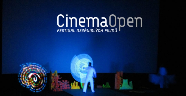 Cinema Open ve znamení rock and rollu, Nenasytné Tiffany a premiéry mladého režiséra