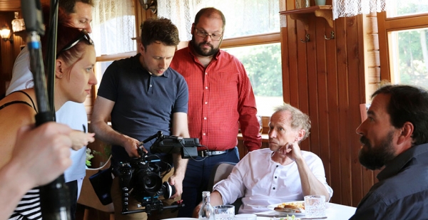 Úspěšné tvůrčí duo prozrazuje pozadí vzniku seriálu a stvrzuje realitu fondu kinematografie